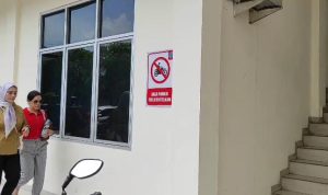 Ratu Entok (baju merah) ketika di Markas Polda Sumut.(Istimewa).