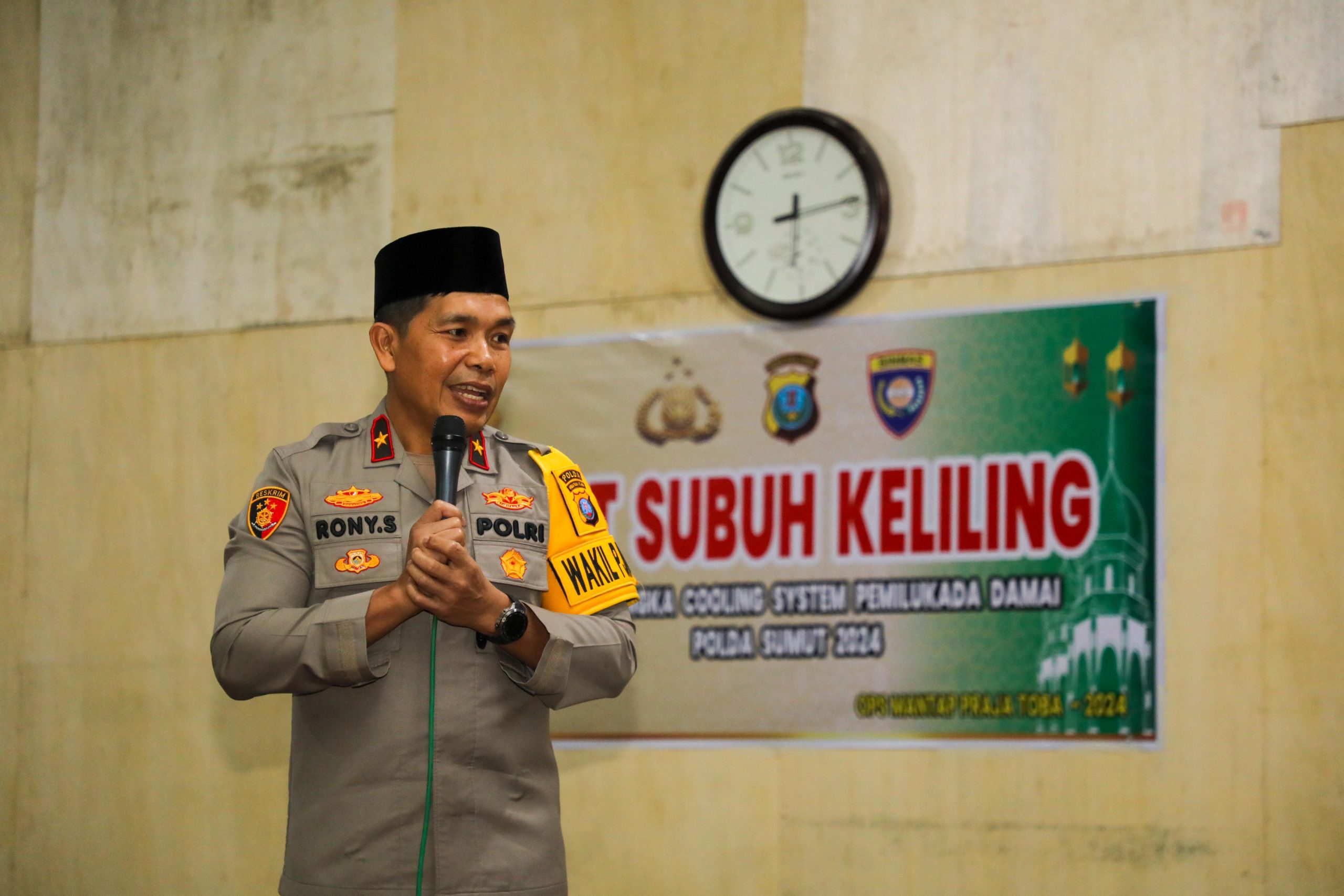 Wakapolda Sumut dalam kegiatan subuh keliling di Kabupaten Karo.(Istimewa).