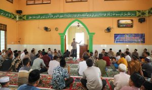 Wakapolda Sumut Brigjen Pol Rony memberikan sambutan dalam kegiatan Jumat curhat di Masjid Al Jami, Kecamatan STM Hulu, Kabupaten Deliserdang.(Istimewa).