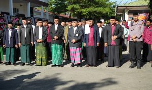 Asisten Pemerintahan dan Kesejahteraan Rakyat Setda Kota Medan M Sofyan saat foto bersama. BP/erwan