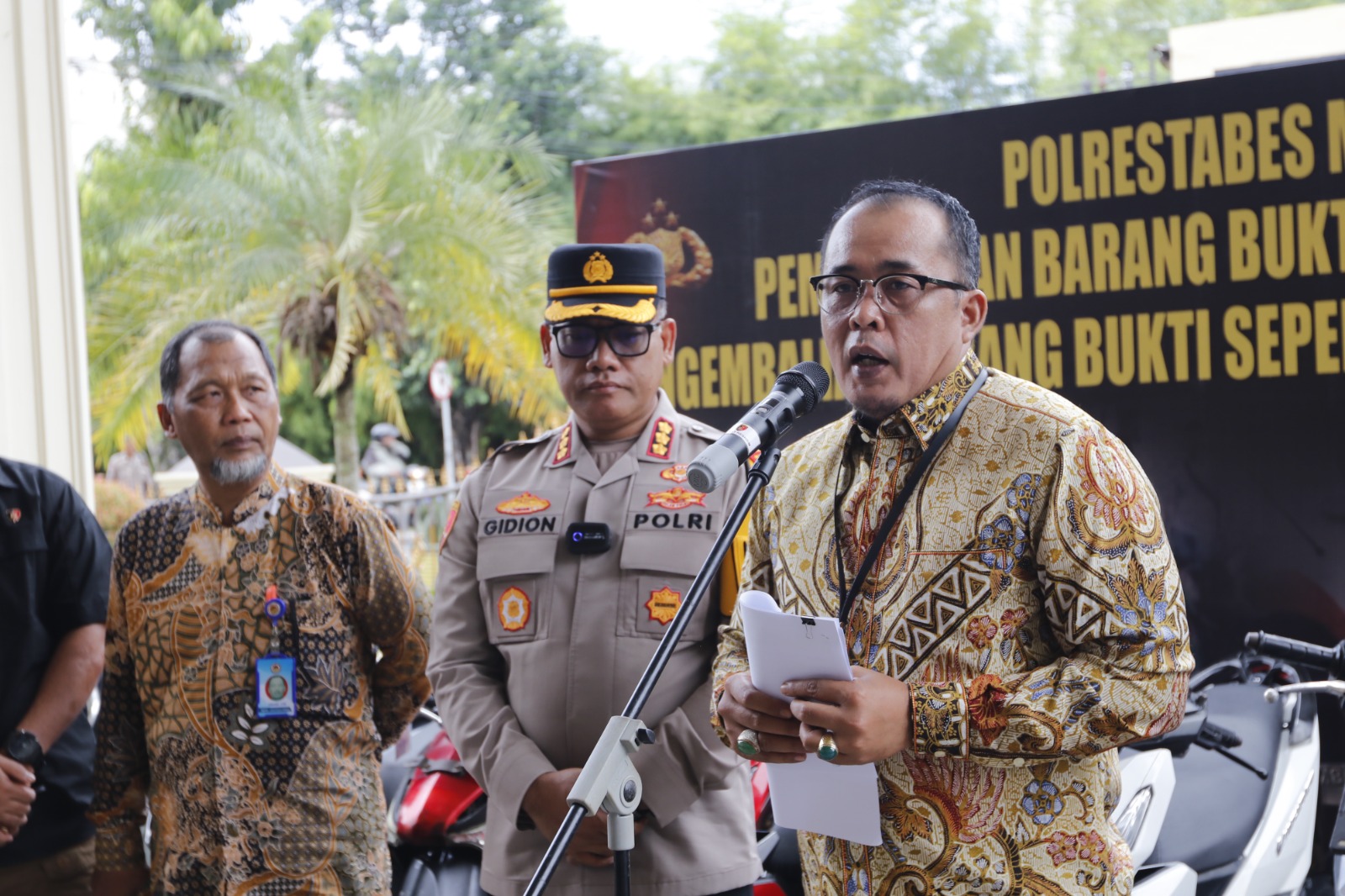 Plt Wali Kota Medan Aulia Rachman apresiasi Polrestabes ungkap kejahatan di Medan. BP/ist
