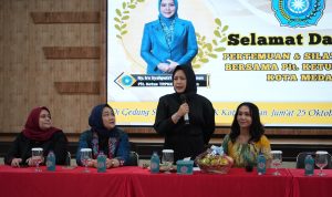 Plt Ketua TP-PKK Kota Medan Ira Syahputri Aulia Rachman saat menyampaikan sambutan. BP/erwan