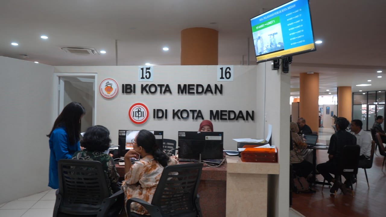 Warga dan wajib pajak apresiasi peluncuran Mall Pelayanan Publik (MPP) Kota Medan. BP/erwan