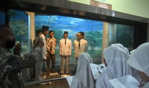 para siswa yang sedang berkunjung ke museum, BP/TO