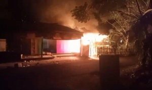 Kebakaran hebat melanda Dusun Pucue, Desa Paopao, Kecamatan Tanete Rilau, Kabupaten Barru, Sulawesi Selatan
