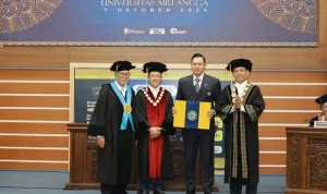 Agus Harimurti Yudhoyono (AHY), Menteri Agraria dan Tata Ruang/Badan Pertanahan Nasional (ATR/BPN), telah resmi menyandang gelar Doktor dari Universitas Airlangga (Unair)