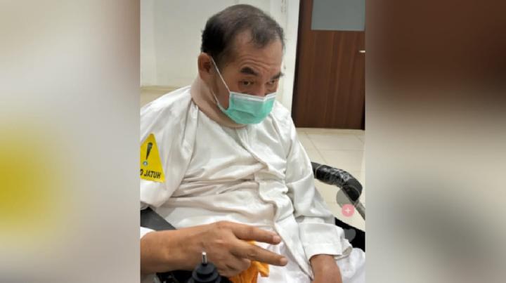 Aktor senior Nasrullah, yang lebih dikenal sebagai Mat Solar, baru-baru ini mendapatkan kunjungan penuh kasih dari sahabat sekaligus rekan mainnya di sinetron Bajaj Bajuri