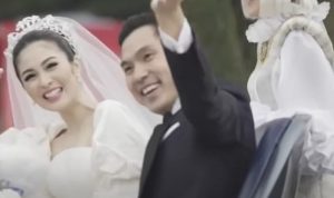 Artis kenamaan Sandra Dewi memberikan kesaksian dalam persidangan kasus korupsi pengelolaan timah yang melibatkan suaminya