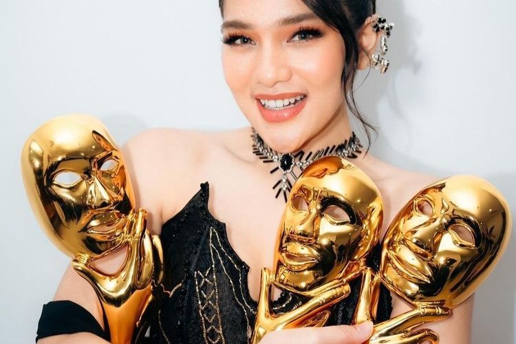 Davina Karamoy Borong Tiga Penghargaan di Indonesia Movie Actors Awards 2024
