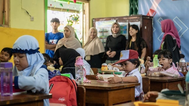 Sekolah gratis, baik swasta maupun negeri, akan menjadi prioritas dalam Anggaran Pendapatan dan Belanja Daerah (APBD) 2025 oleh DPRD DKI Jakarta