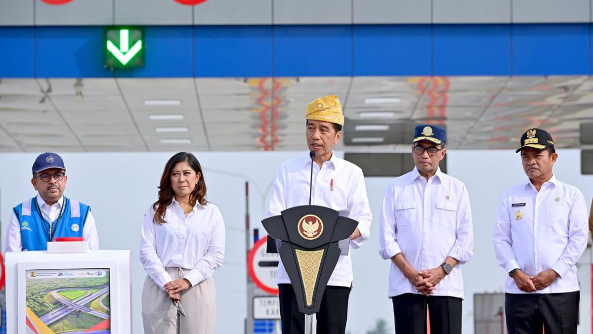 Jokowi meresmikan tol seksi 2 Sumatera Indrapura-Kisaran, (16/10/2024), BP/DTK