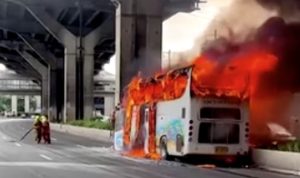 bus sekolah terbakar