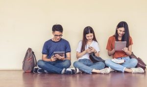 penggunaan smartphone yang berlebihan bisa menimbulkan masalah serius, termasuk kecanduan