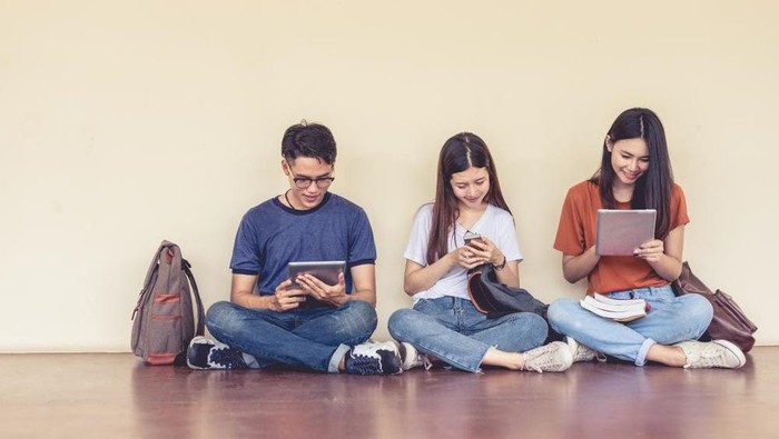 penggunaan smartphone yang berlebihan bisa menimbulkan masalah serius, termasuk kecanduan