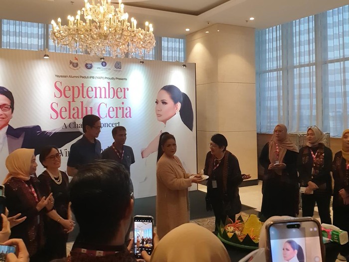 Rektor IPB University, Prof. Dr. Arif Satria, SP, MSi, menegaskan bahwa mahasiswa IPB tidak boleh mengalami drop out (DO) hanya karena masalah keuangan.