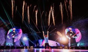 Coldplay dalam konsernya bertajuk "Coldplay : Music of The Speheres World Tour