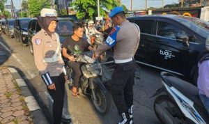 Personel Ditlantas Polda Sumut menggelar pelaksanaan Operasi Zebra Toba 2024 untuk mengurangi tingkat fatal kecelakaan, BP/TRBN.