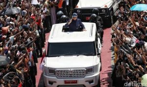 Presiden Prabowo saat menaiki mobil maung, BP/DTK.