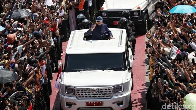 Presiden Prabowo saat menaiki mobil maung, BP/DTK.