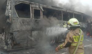 bus pariwisata yang mengangkut 58 anak Taman Kanak-Kanak (TK) terbakar di Kilometer 03 Tol Wiyoto Wiyono