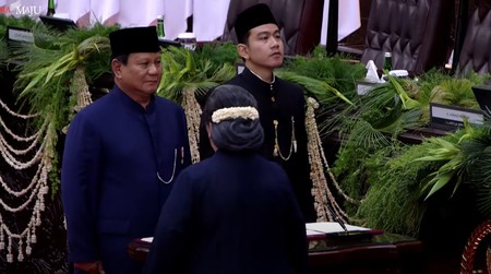 Presiden Prawbowo dan Wakil Presiden Gibran Rakabuming setelah melakukan sumpah jabatan, BP/CNBC.