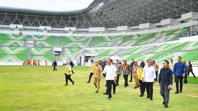 Presiden Jokowi meresmikan Stadion Utama Sumatera Utara, BP/CNN.