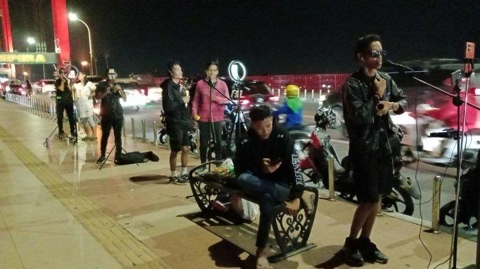 Jembatan Ampera, ikon legendaris Kota Palembang, kini menjadi pusat perhatian bukan hanya karena keindahannya