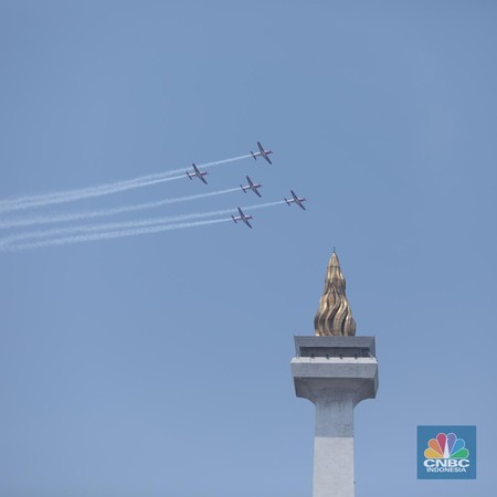 Atraksi pesawat tempur dilangit monas pada kegiatan HUT TNI ke -79, 05 Oktober 2024