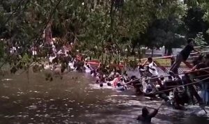 Jembatan Penyeberangan di Taman Cadika Medan Ambruk