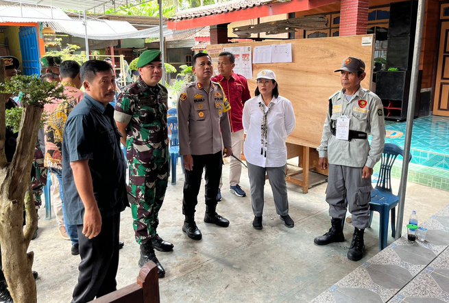 Pilkada Kulon Progo 2024: Kesbangpol Ikuti Pemantauan Pelaksanaan di Beberapa TPS