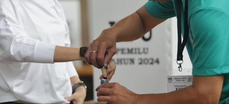 MUI Jateng Cabut Fatwa Pilih Pemimpin Muslim: Kontroversi dan Dampaknya (CNN Indonesia)