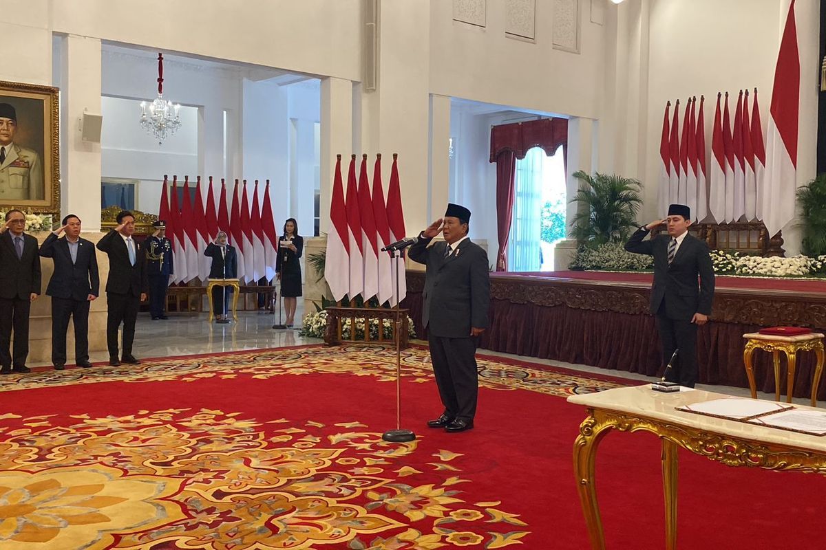 Presiden Prabowo melantik kompolnas di Istana Negara hari ini (5/11/2024), BP/KMPS.