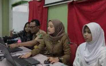 Layanan E-KTP Dadakan: Dukungan Disdukcapil untuk Pemilih di Pilkada Malang 2024 (Radar malang)