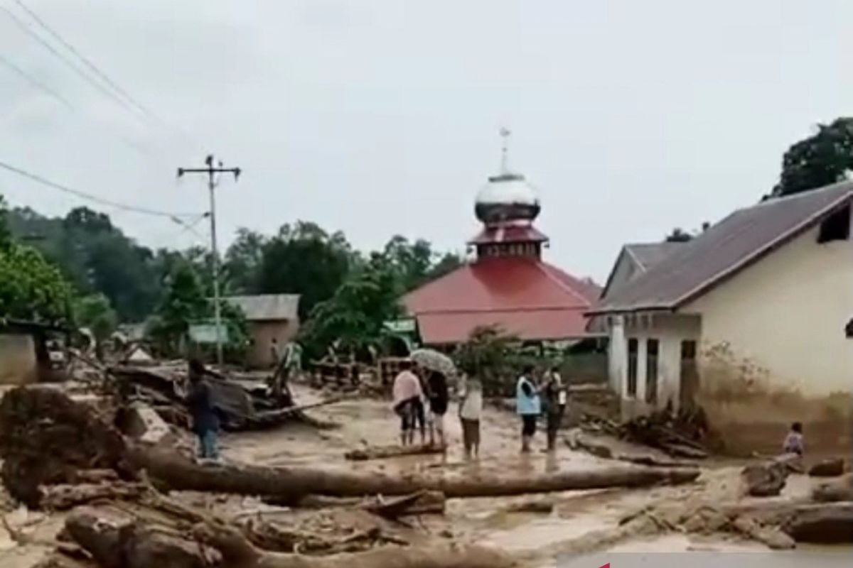 Banjir Bandang di Kabupaten Tapanuli Selatan Tiga Desa Terdampak dan Satu Korban Jiwa Ditemukan
