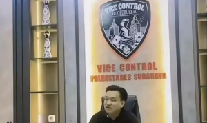 Kontroversi 3 Botol Minuman Beralkohol di Foto Ivan Sugianto di Polrestabes Surabaya (DISWAY.ID)