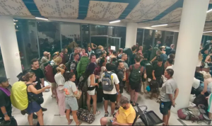 Wisatawan Labuan Bajo Bingung dan Keluar Biaya Tambahan Akibat Bandara Tutup (Kompas.com)