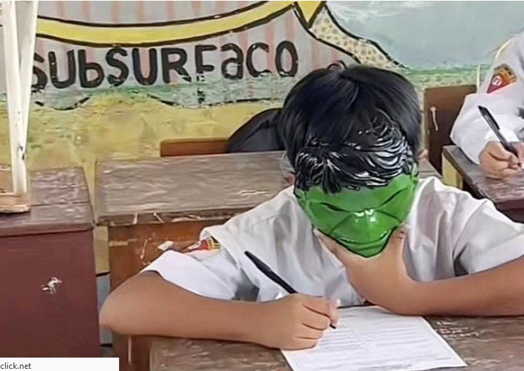 Pakai Topeng Saat Ujian, Guru di Surabaya Latih Kejujuran Murid (detik.com)