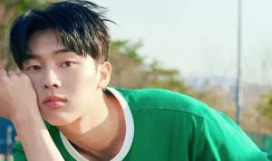 Choi Hyun Wook Pamer Mainan BE@RBRICK, Kontroversi Foto Bikin Heboh