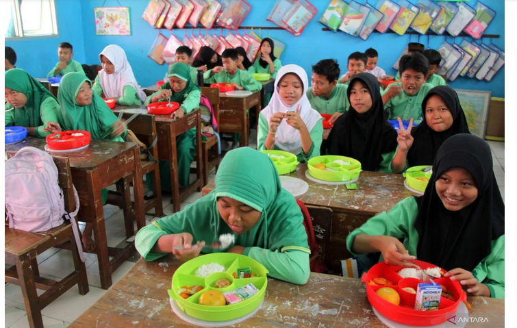 Dampak Program Makan Bergizi Gratis Pengurangan Anggaran Pendidikan dan Kesempatan Kerja (Liputan6.com)