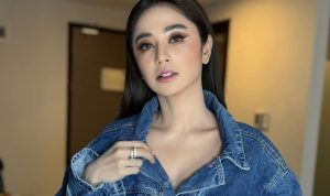 Dewi Perssik Bantah Isu Pacaran dengan Berondong Setelah Foto Viral