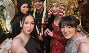 Febby Rastanty dan Drajad Djumantara Gelar Resepsi Pernikahan dengan Nuansa Adat Palembang