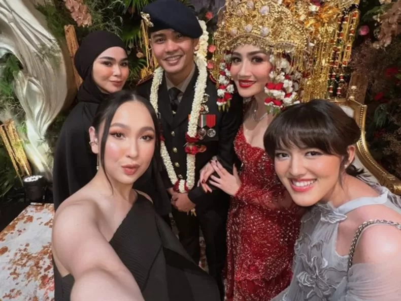 Febby Rastanty dan Drajad Djumantara Gelar Resepsi Pernikahan dengan Nuansa Adat Palembang