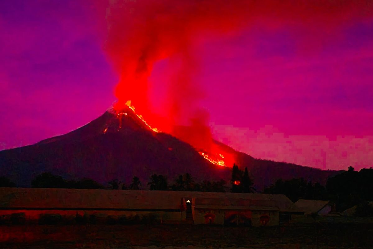 Gunung Lewotobi Erupsi, Warga Kabupaten Flores Timur Diminta Waspada