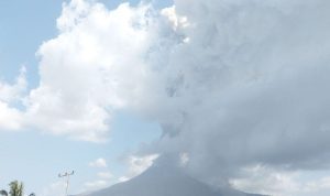 Gunung Lewotobi Laki-laki Meletus lagi, Kolom Abu Teramati Setinggi 2.500 Meter