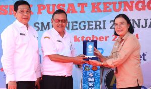 Asisten III dan Kadis Naker, Perdagangan Kota Binjai buka Job Fair di SMK N 2 Binjai.