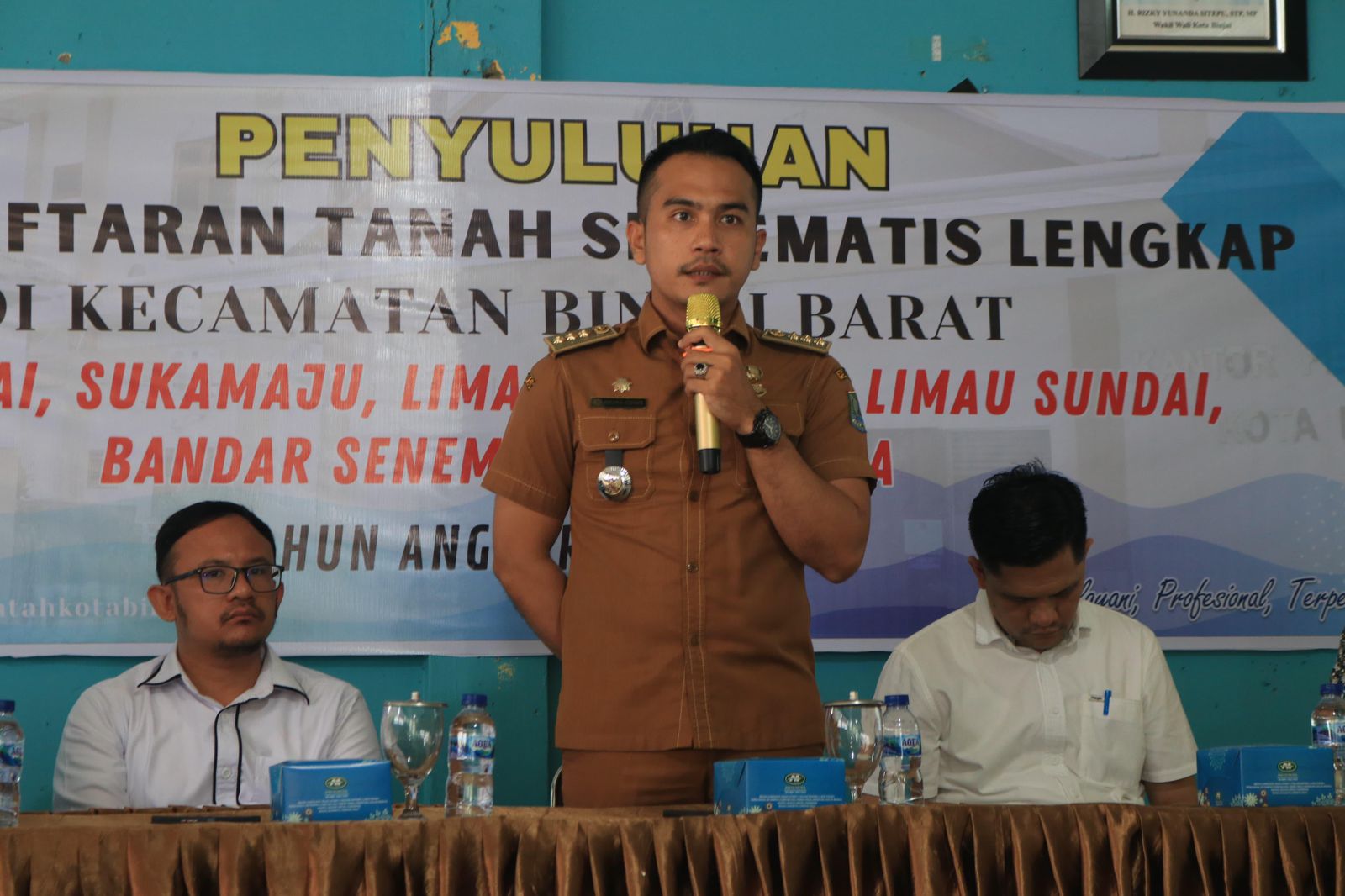 Camat binjai barat Oskar Arifandi Gintung S,STP, MH menyampaikan Program PTSL.