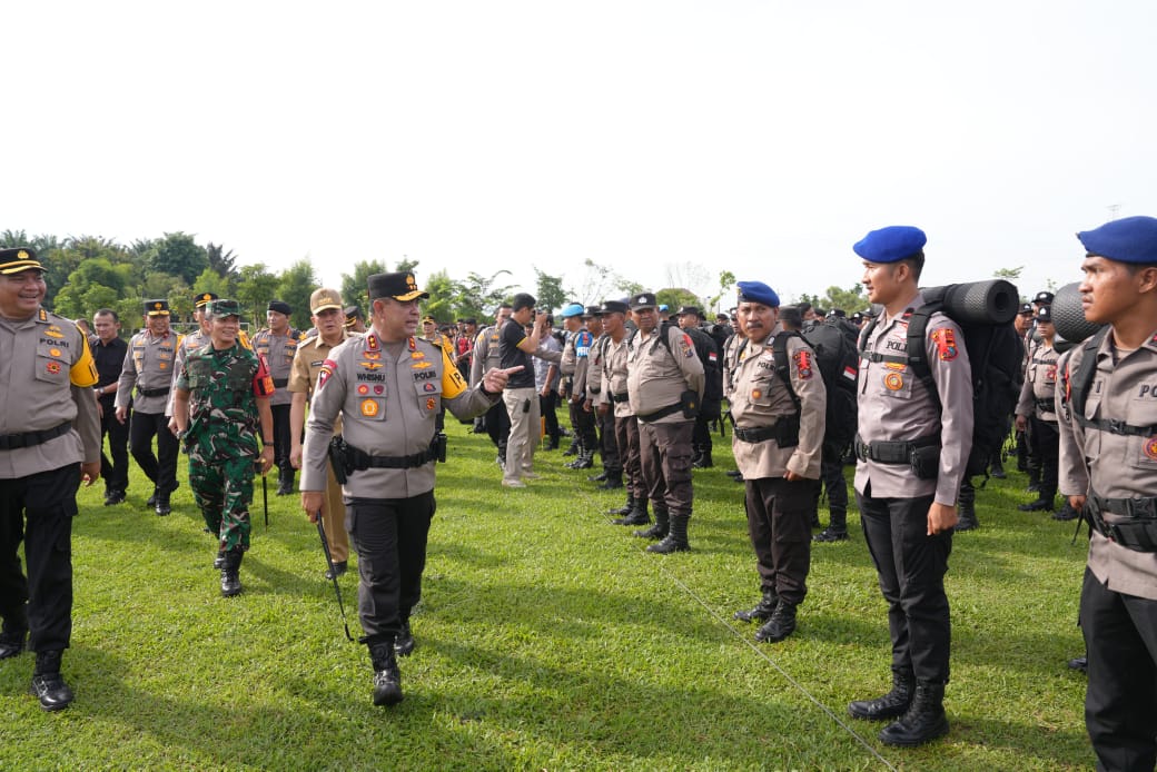 Kapolda Sumut mengecek kesiapan anggota.(Istimewa)