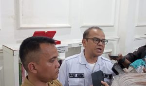 Ketua KPU Sumut, Agus Arifin memberikan keterangan kepada sejumlah awak media.(istimewa).