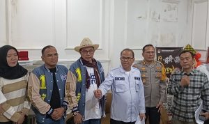 Ketua KPU Sumut Agus Arifin bersama dengan tim pemenangan Paslon Gubernur dan Wakil Gubernur Sumut nomor urut satu dan dua serta pihak Forkompinda.(Istimewa).