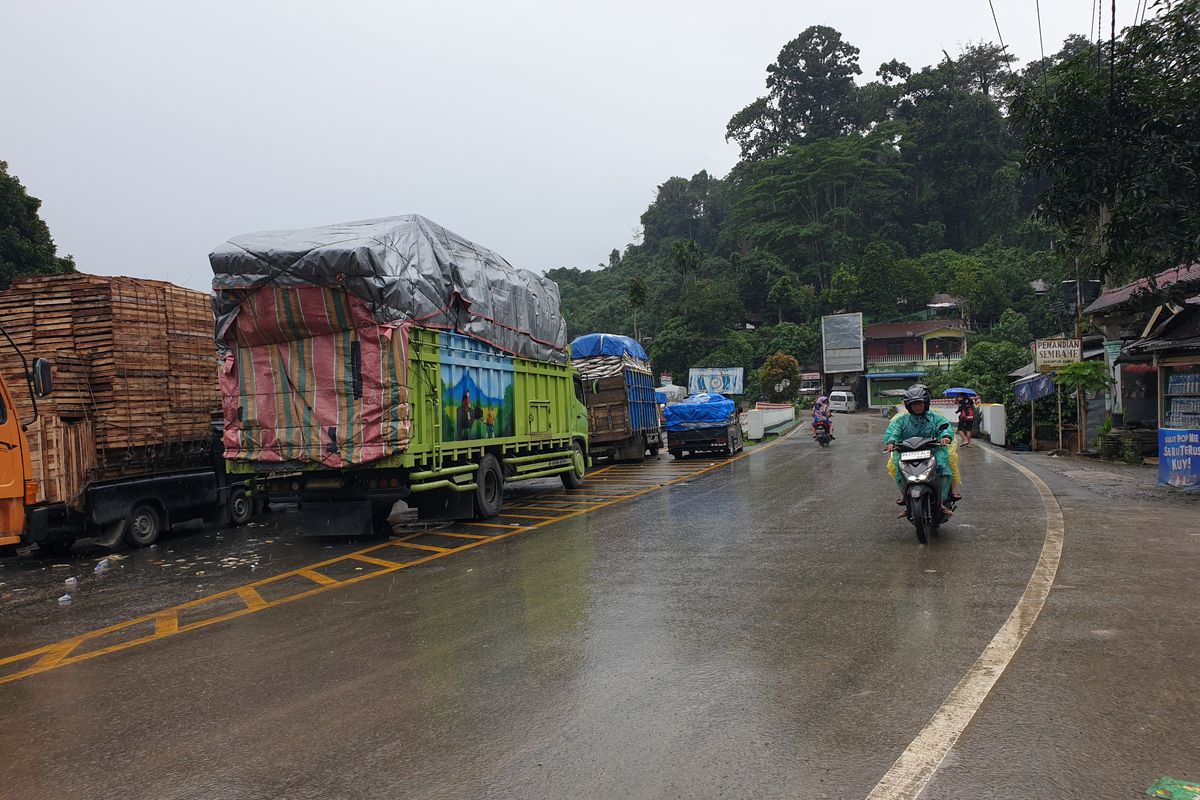 Jalur Medan-Berastagi Masih Ditutup Akibat Longsor di Sembahe